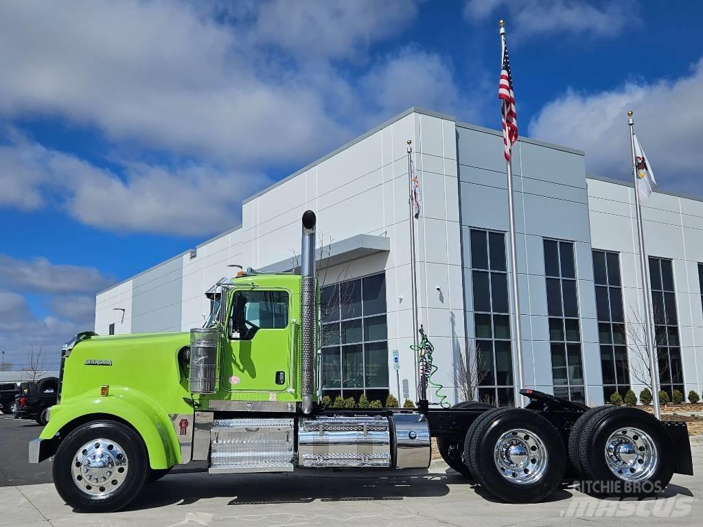 Kenworth W900 Conventional Trucks / Tractor Trucks