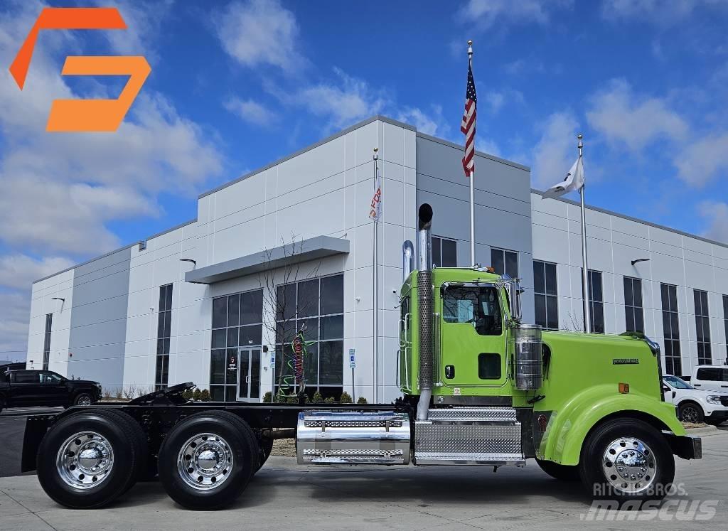 Kenworth W900 Conventional Trucks / Tractor Trucks