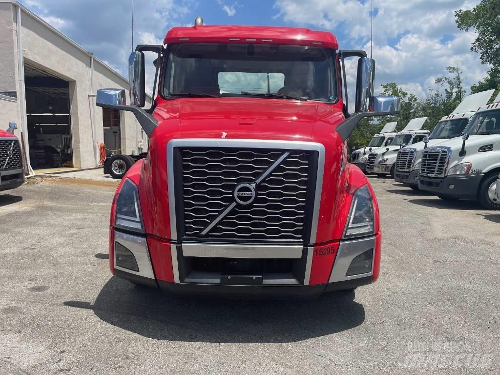 Volvo VNL64T300 Conventional Trucks / Tractor Trucks