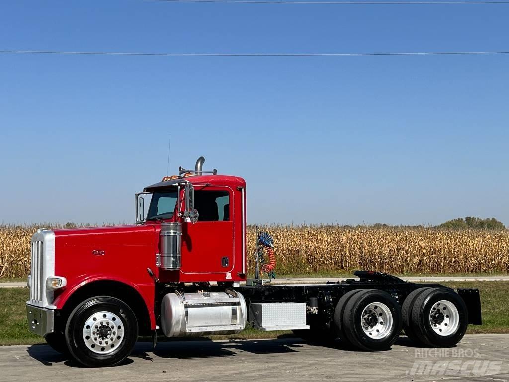 Peterbilt 389 Conventional Trucks / Tractor Trucks