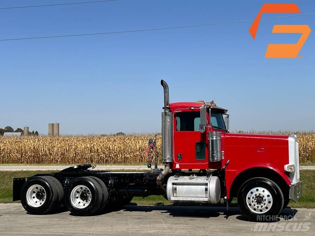 Peterbilt 389 Conventional Trucks / Tractor Trucks
