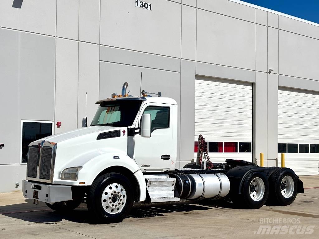 Kenworth T 880 Conventional Trucks / Tractor Trucks