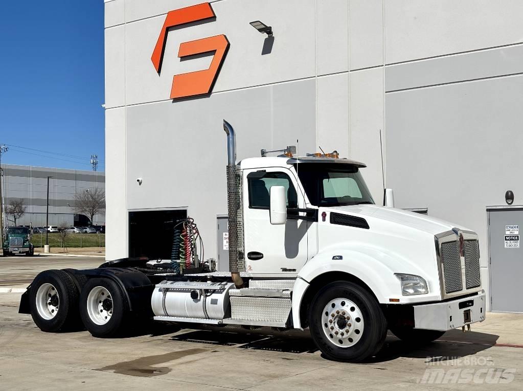 Kenworth T 880 Conventional Trucks / Tractor Trucks