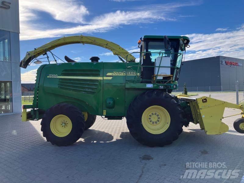 John Deere 7300 Foragers