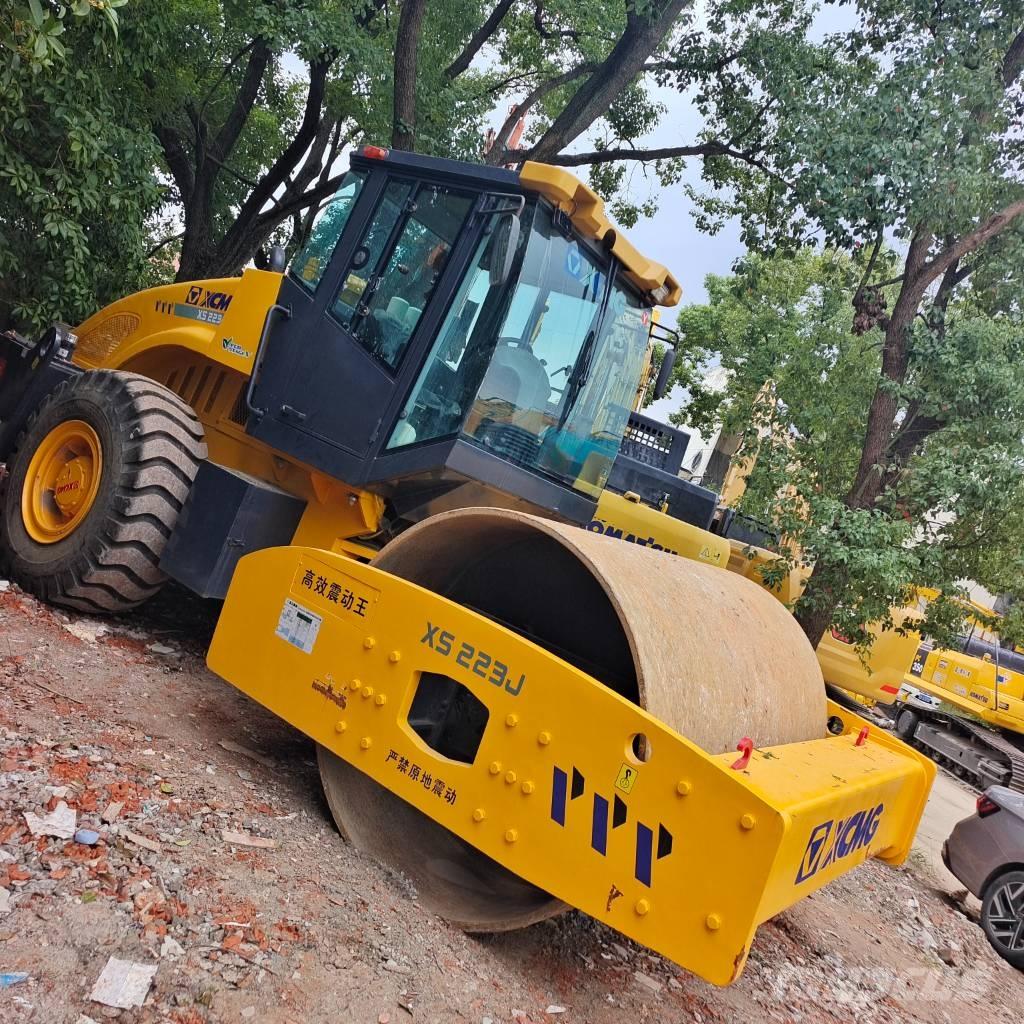 XCMG XS 223 J Single drum rollers