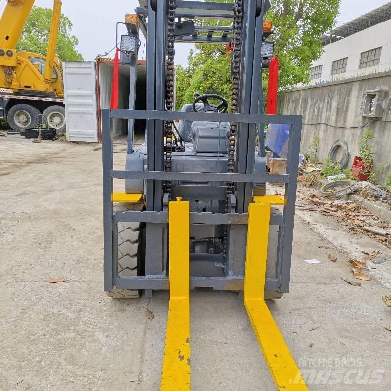 Komatsu 30 Diesel Forklifts