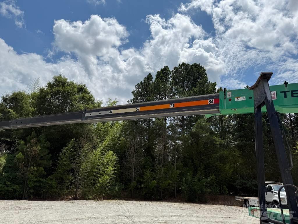 Freightliner M2 Crawler Cranes