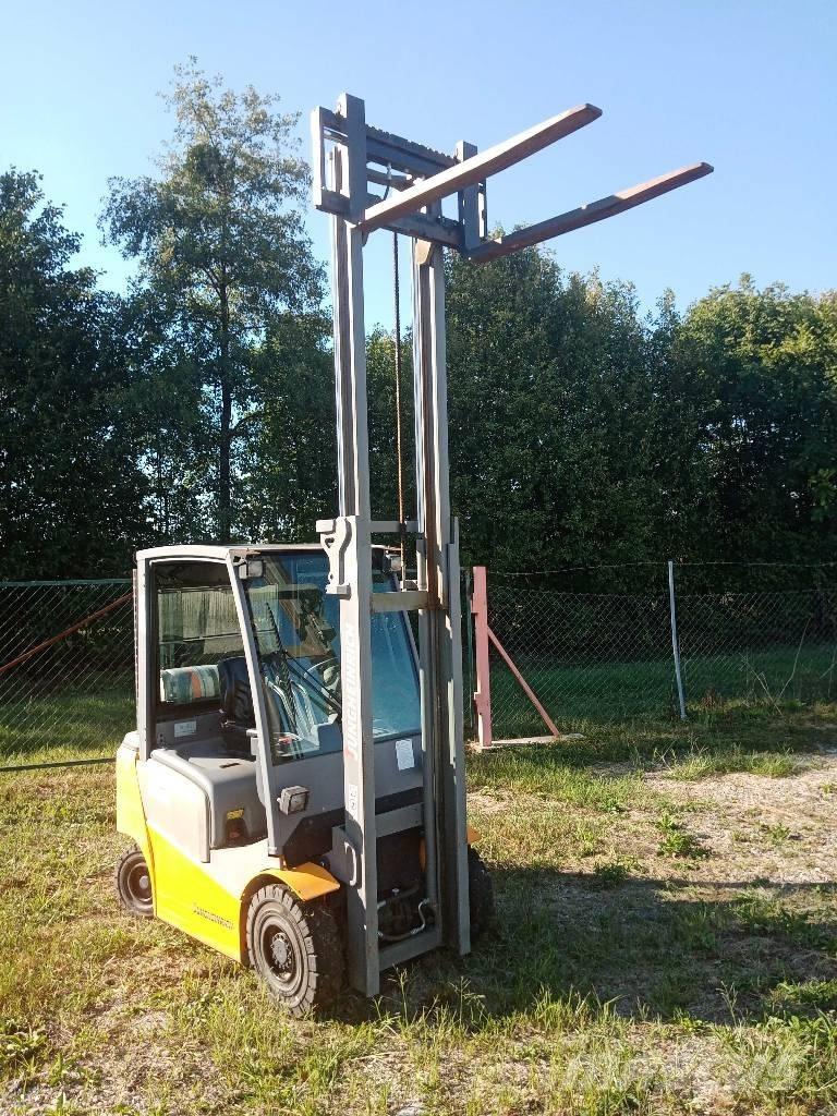 Jungheinrich TFG 320 LPG trucks