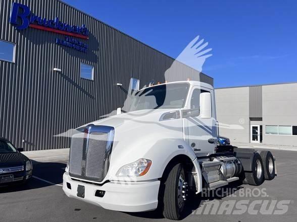 Kenworth T680 Conventional Trucks / Tractor Trucks