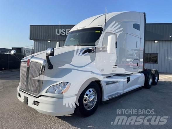Kenworth T680 Conventional Trucks / Tractor Trucks