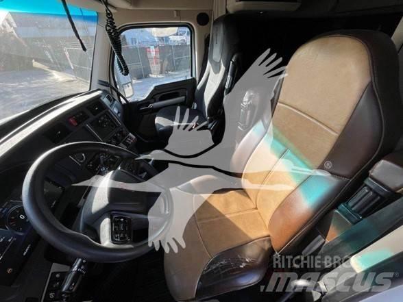 Kenworth T680 Conventional Trucks / Tractor Trucks
