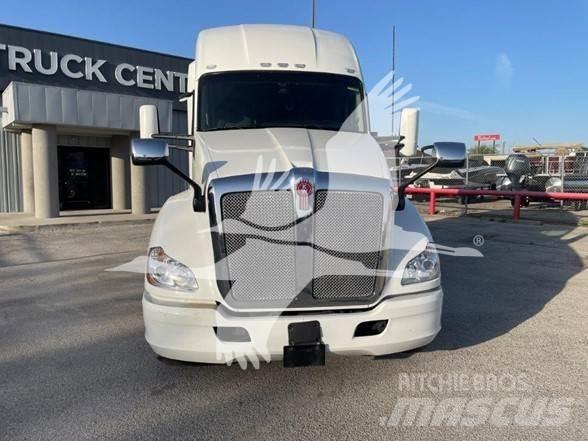 Kenworth T680 Conventional Trucks / Tractor Trucks