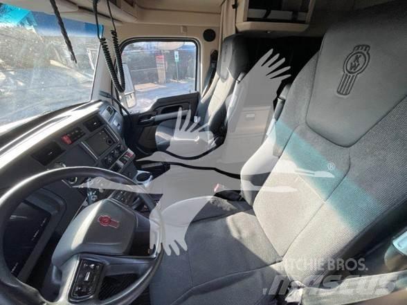 Kenworth T680 Conventional Trucks / Tractor Trucks