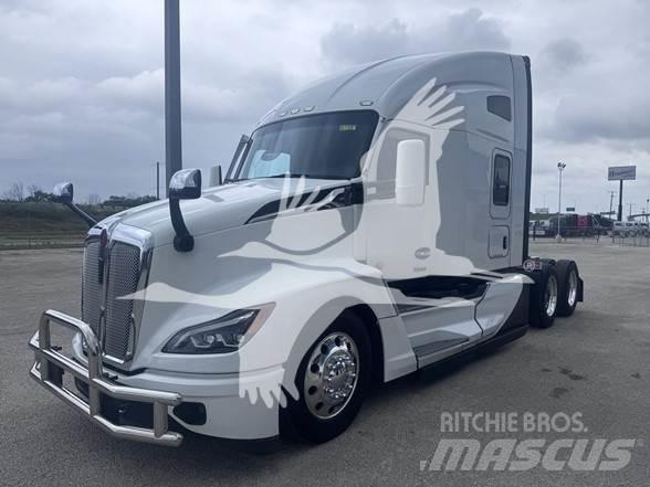 Kenworth T680 Conventional Trucks / Tractor Trucks