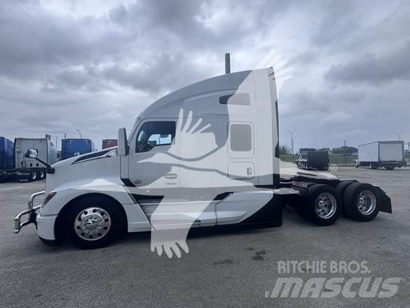 Kenworth T680 Conventional Trucks / Tractor Trucks