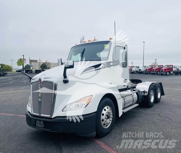 Kenworth T680 Conventional Trucks / Tractor Trucks