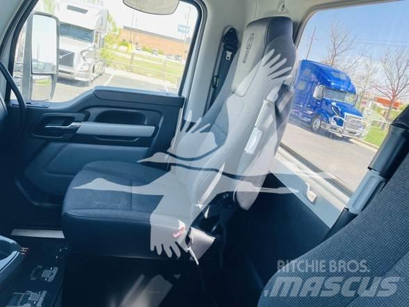 Kenworth T680 Conventional Trucks / Tractor Trucks
