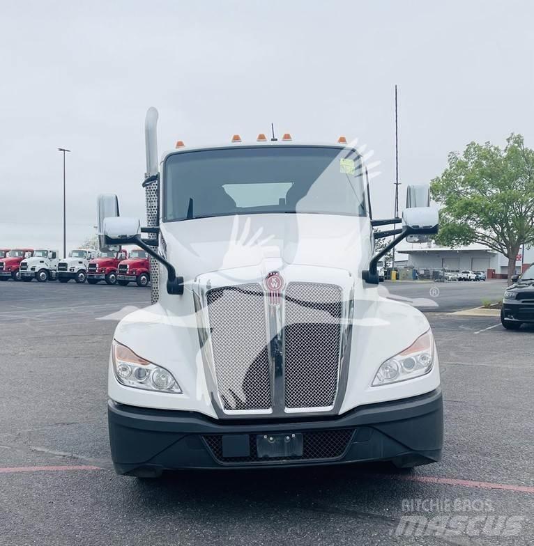 Kenworth T680 Conventional Trucks / Tractor Trucks