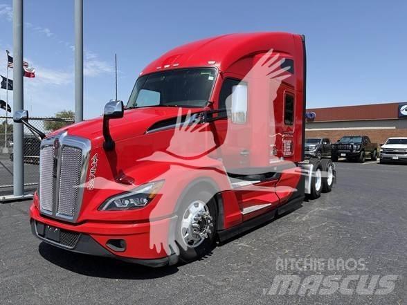 Kenworth T680 Conventional Trucks / Tractor Trucks