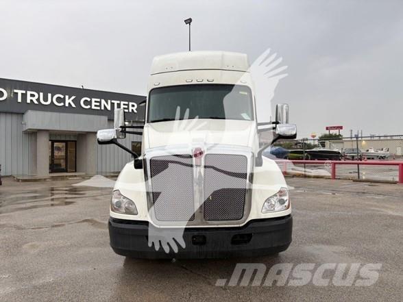 Kenworth T680 Conventional Trucks / Tractor Trucks
