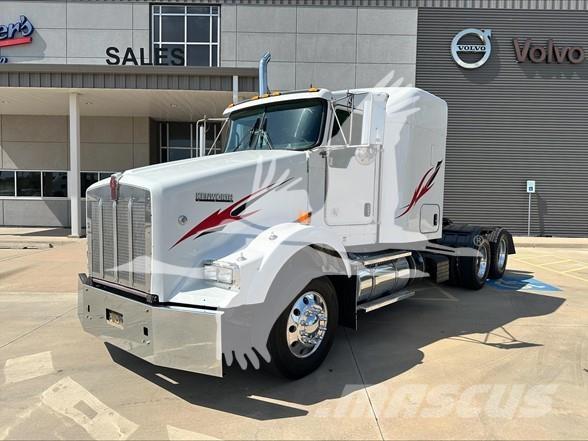 Kenworth T800 Conventional Trucks / Tractor Trucks