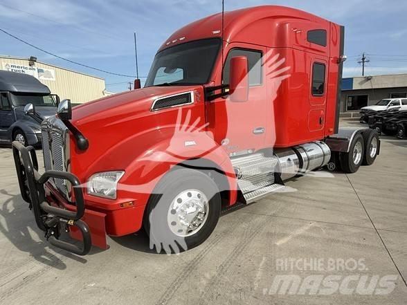 Kenworth T880 Conventional Trucks / Tractor Trucks