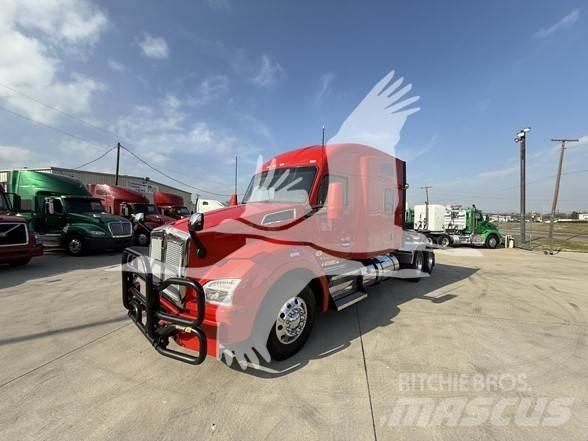 Kenworth T880 Conventional Trucks / Tractor Trucks