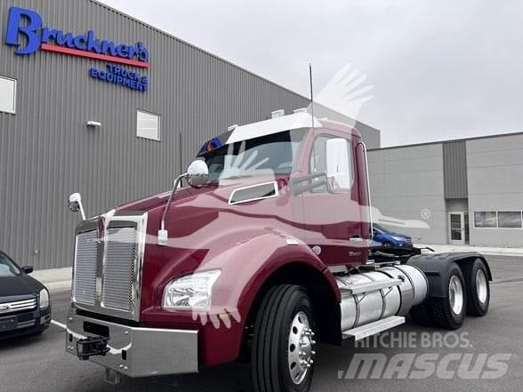 Kenworth T880 Conventional Trucks / Tractor Trucks