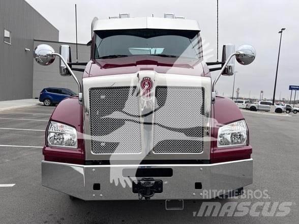 Kenworth T880 Conventional Trucks / Tractor Trucks