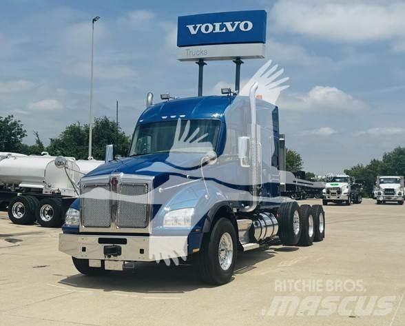 Kenworth T880 Conventional Trucks / Tractor Trucks
