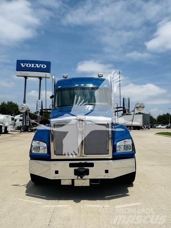 Kenworth T880 Conventional Trucks / Tractor Trucks