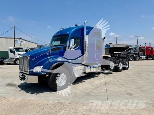 Kenworth T880 Conventional Trucks / Tractor Trucks