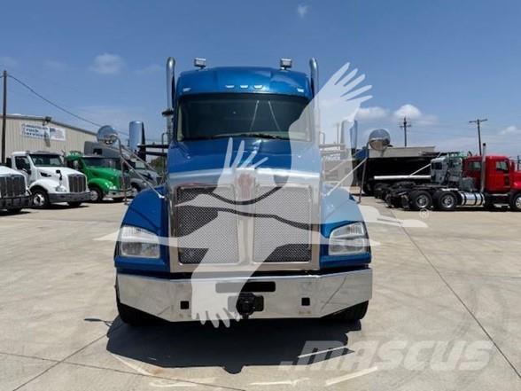 Kenworth T880 Conventional Trucks / Tractor Trucks