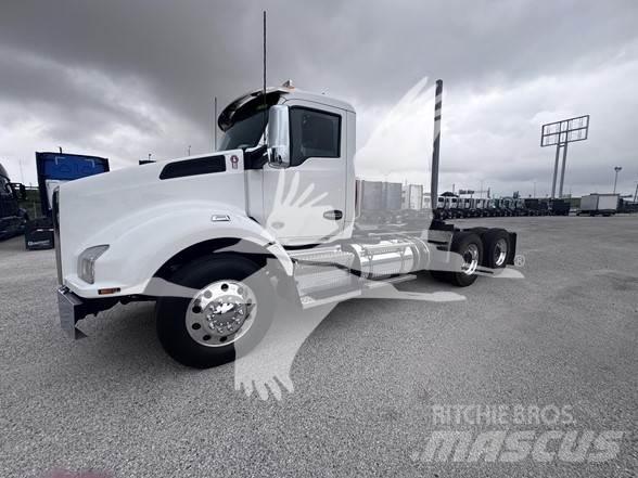 Kenworth T880 Conventional Trucks / Tractor Trucks