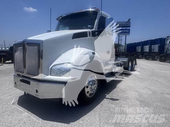 Kenworth T880 Conventional Trucks / Tractor Trucks