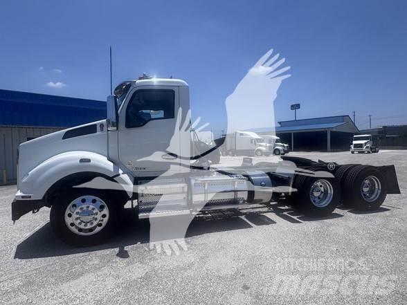 Kenworth T880 Conventional Trucks / Tractor Trucks
