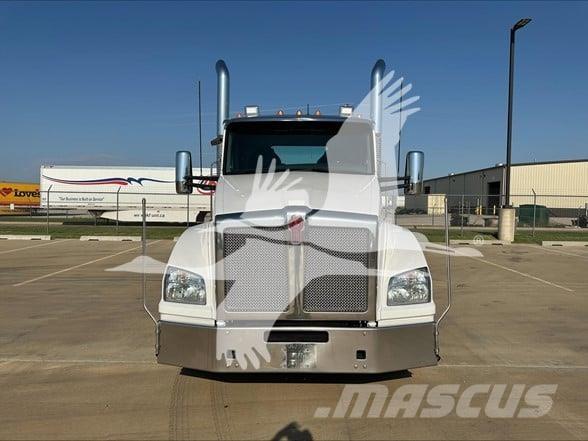 Kenworth T880 Conventional Trucks / Tractor Trucks