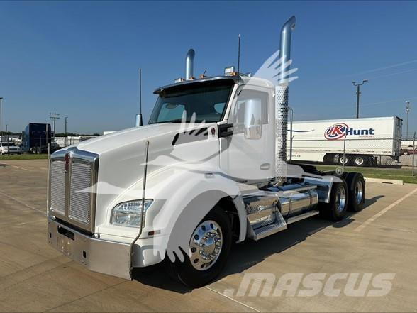 Kenworth T880 Conventional Trucks / Tractor Trucks
