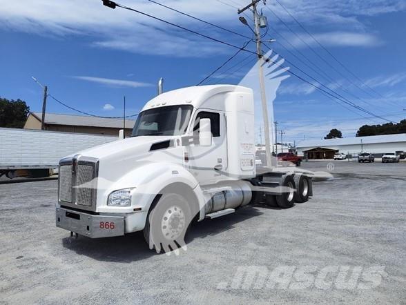 Kenworth T880 Conventional Trucks / Tractor Trucks