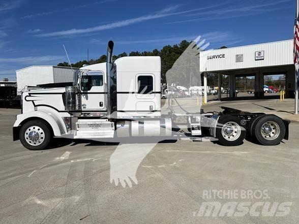 Kenworth W900 Conventional Trucks / Tractor Trucks