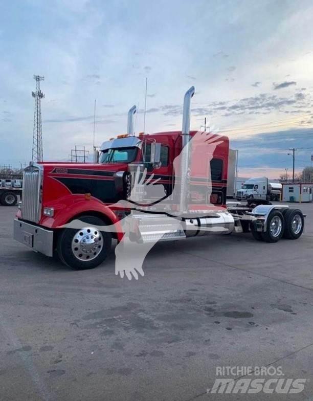 Kenworth W900 Conventional Trucks / Tractor Trucks