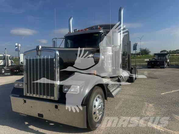 Kenworth W900 Conventional Trucks / Tractor Trucks