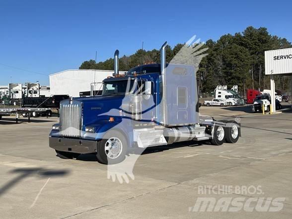 Kenworth W900L Conventional Trucks / Tractor Trucks