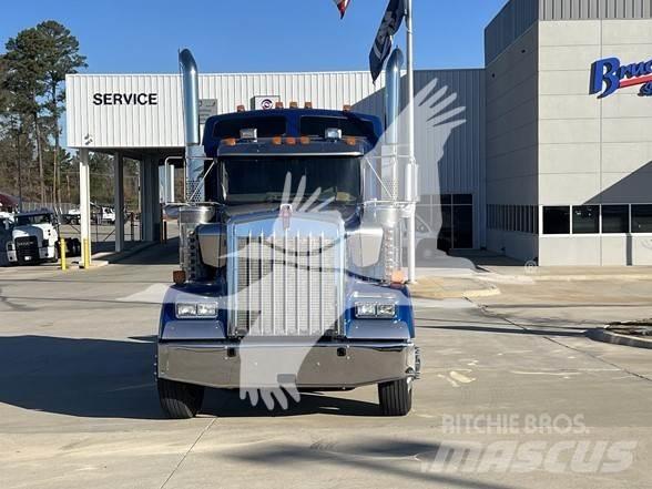 Kenworth W900L Conventional Trucks / Tractor Trucks