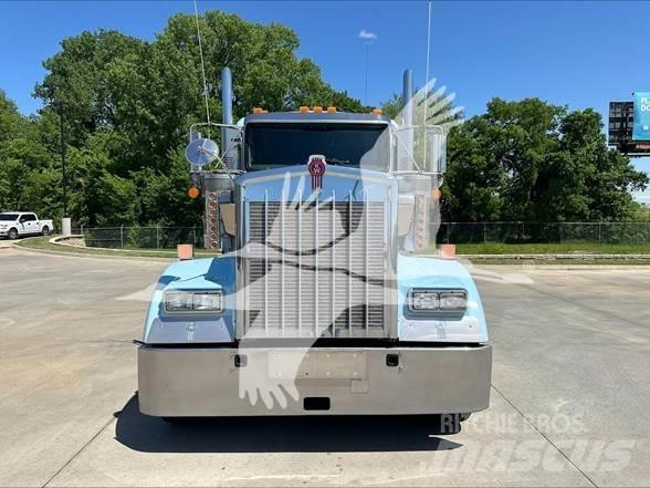 Kenworth W900L Conventional Trucks / Tractor Trucks