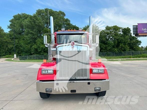 Kenworth W900L Conventional Trucks / Tractor Trucks