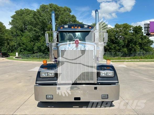 Kenworth W900L Conventional Trucks / Tractor Trucks