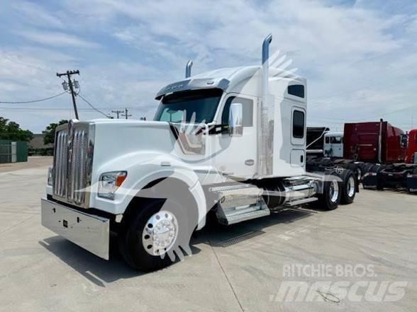 Kenworth W990 Conventional Trucks / Tractor Trucks