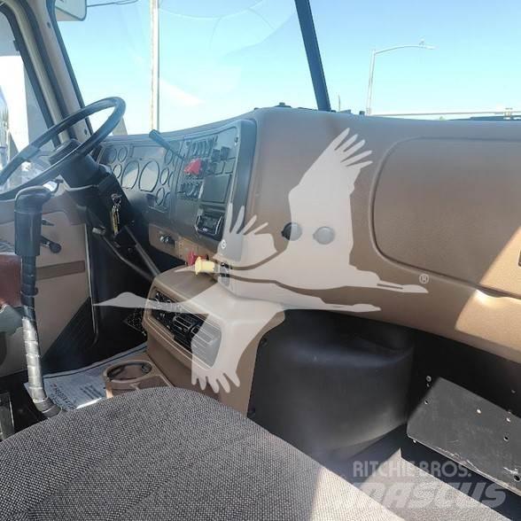 Mack CL733 Conventional Trucks / Tractor Trucks