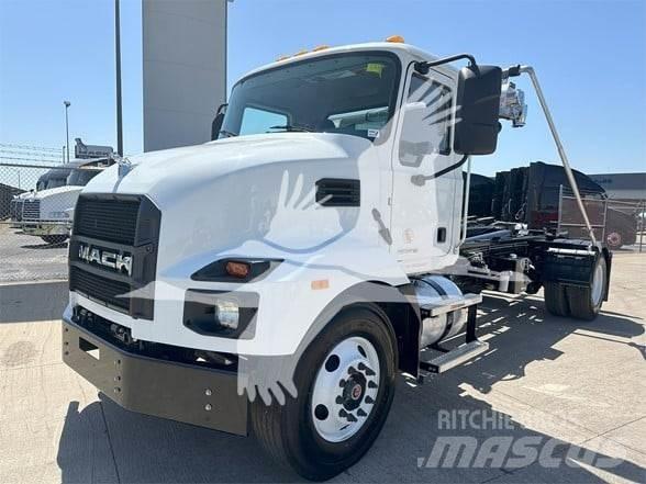 Mack MD6 Garbage Trucks / Recycling Trucks